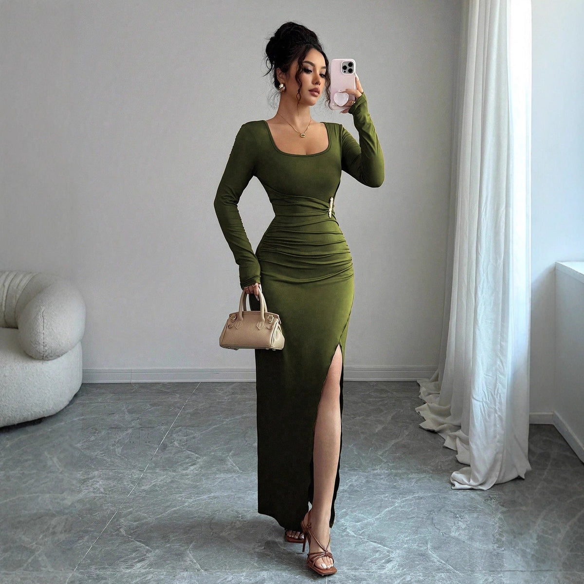 Robe Ajustée Élégante "Silhouette"