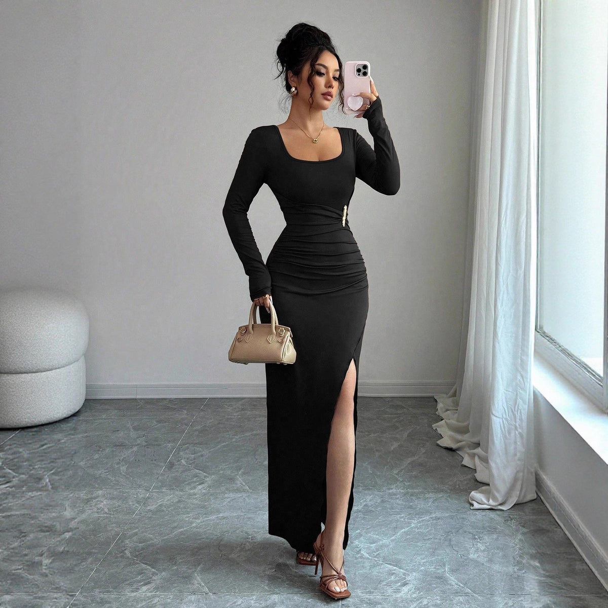 Robe Ajustée Élégante "Silhouette"